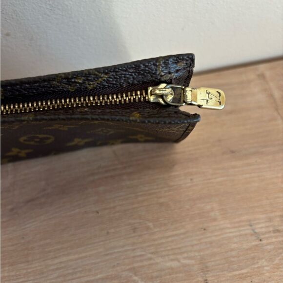 Authentic Louis Vuitton monogram clutch cosmetic case - Picture 2 of 7